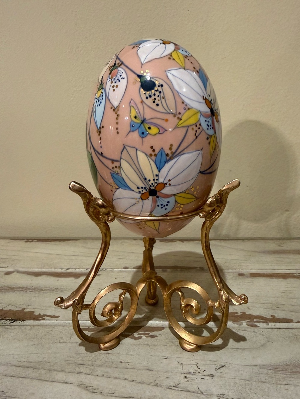 Vintage 1986 Signed Hand-Painted Ceramic Floral Egg Display w/ Brass-Tone Stand